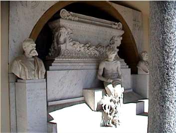 Fondazione della Torre - Il Cimitero Nuovo, monumenti funebri