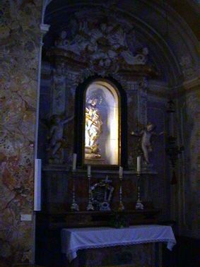 L'Altare dedicato alla Madonna Immacolata